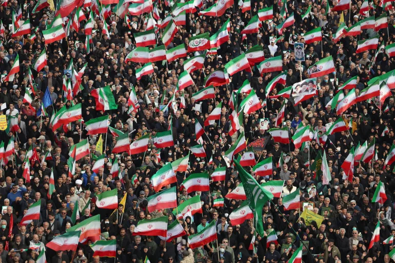 Para pelayat bersumpah akan melakukan perlawanan saat Iran memperingati ulang tahun ke-47 Republik Islam