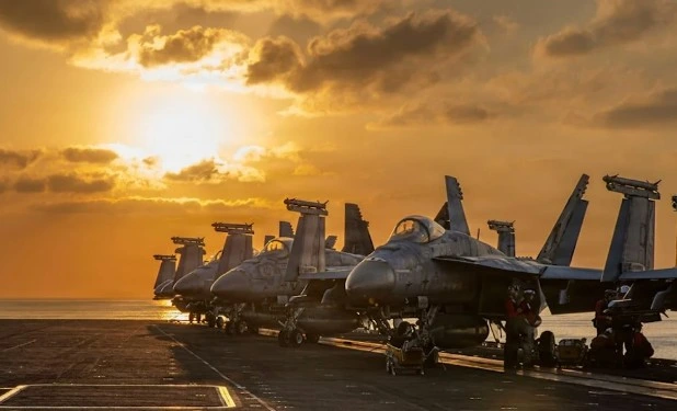IRGC Klaim Kapal Induk USS Abraham Lincoln Tarik Diri Usai Alami Kerusakan